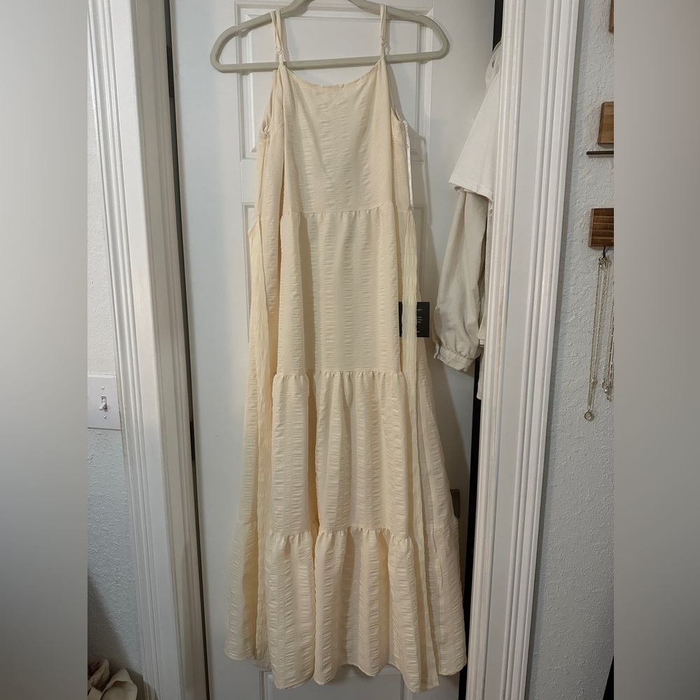 NWT Lulus Cream Maxi Dress